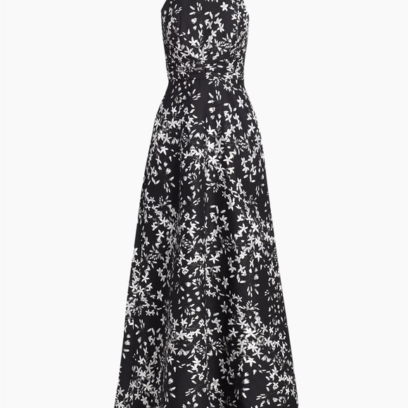 Monique Lhuillier Gown - Picture 2 of 7